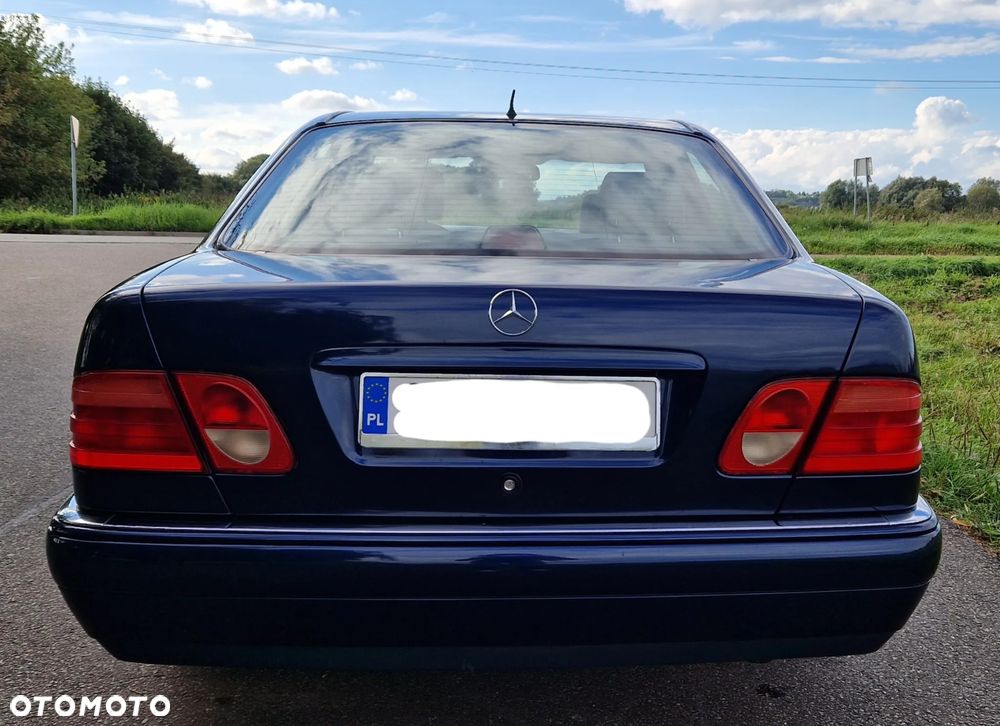 Mercedes-Benz Klasa E 320 4-Matic Classic - 9