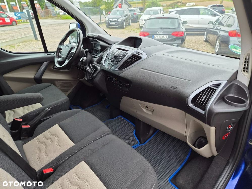 Ford Tourneo Custom - 29