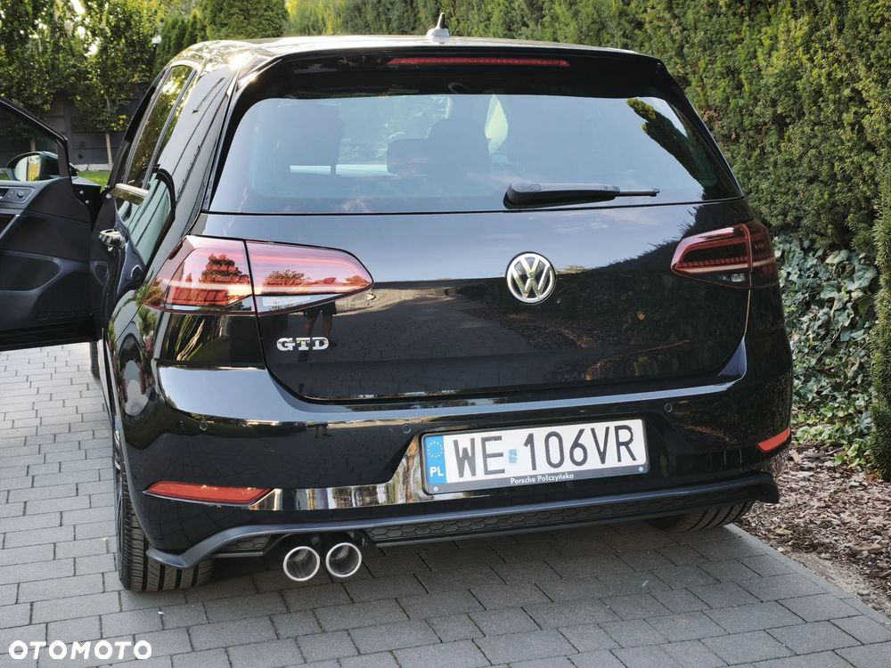 Volkswagen Golf - 4