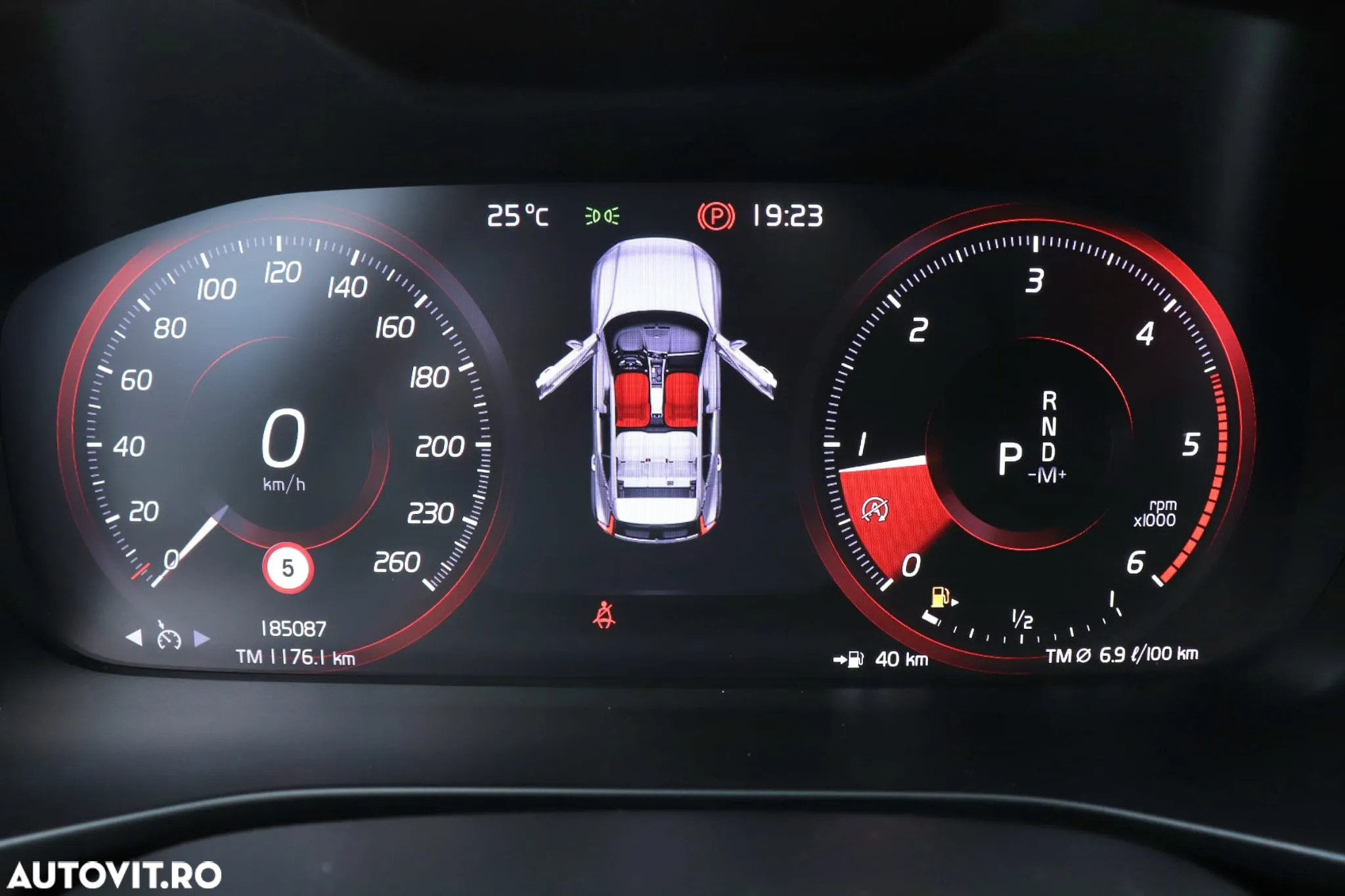 Volvo XC 40 D3 AWD Momentum - 26