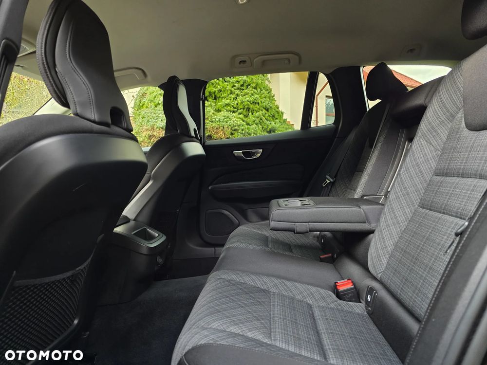 Volvo V60 B4 D Momentum Pro - 29