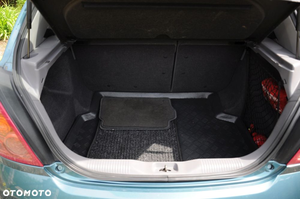 Nissan Almera 1.5 Visia + - 17