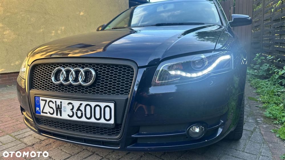 Audi A4 Limousine - 1