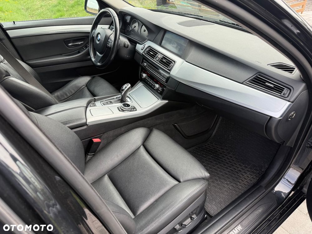 BMW Seria 5 525d Sport-Aut Luxury Line - 16