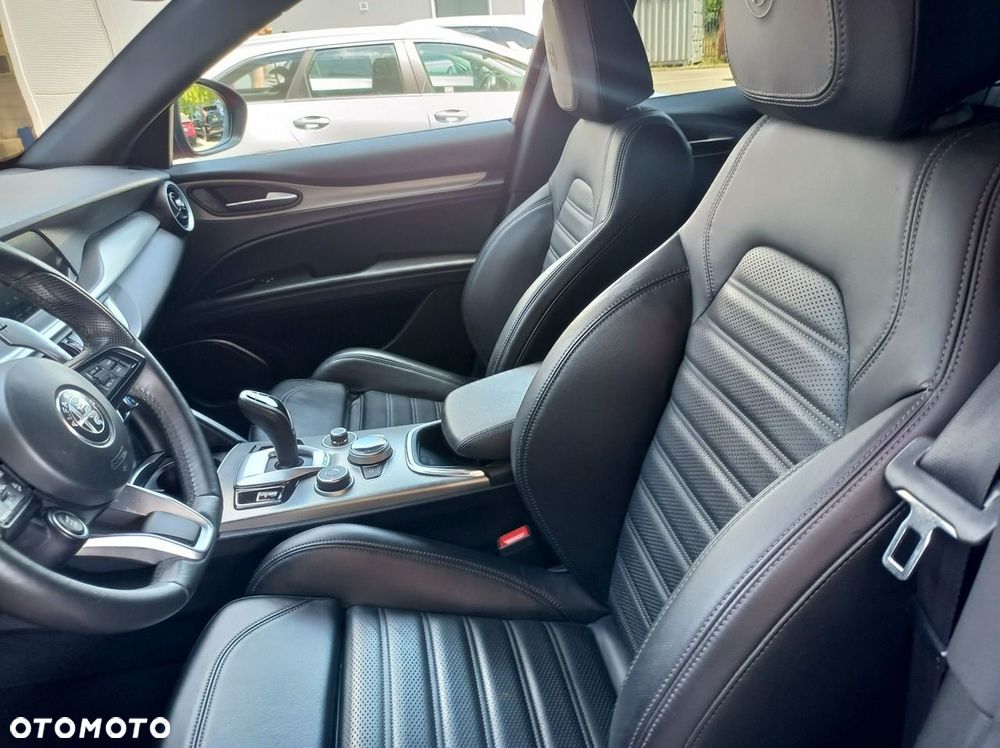 Alfa Romeo Stelvio - 17