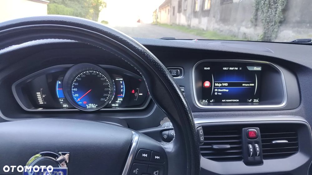 Volvo V40 D4 Drive-E R-Design Momentum - 10