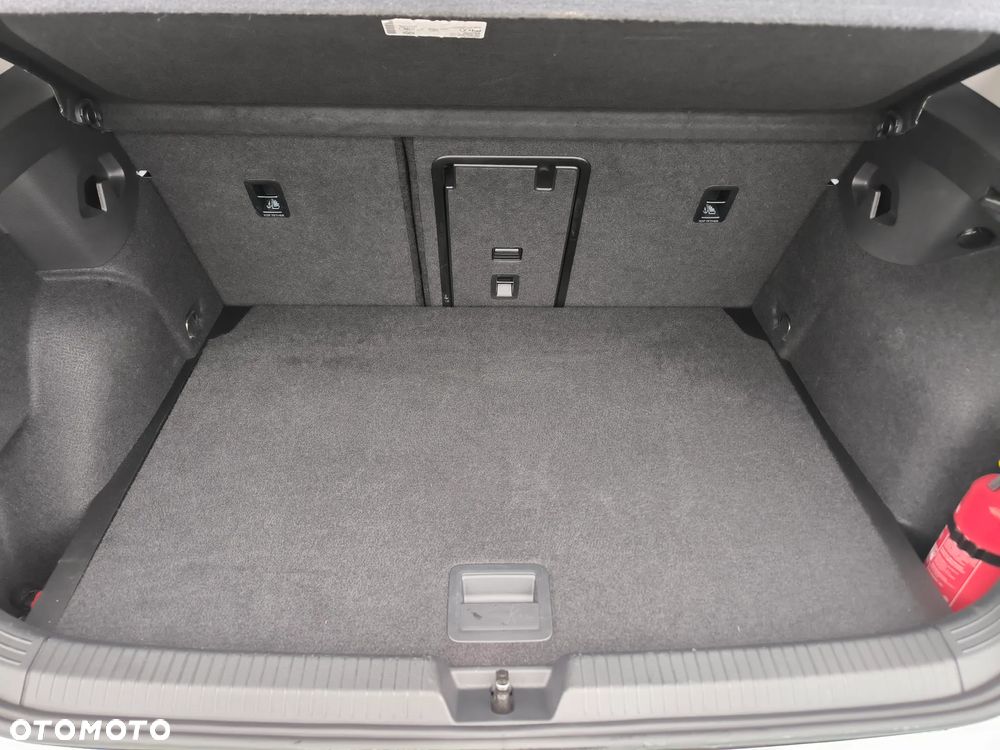 Volkswagen Golf 1.5 eTSI Life DSG - 9