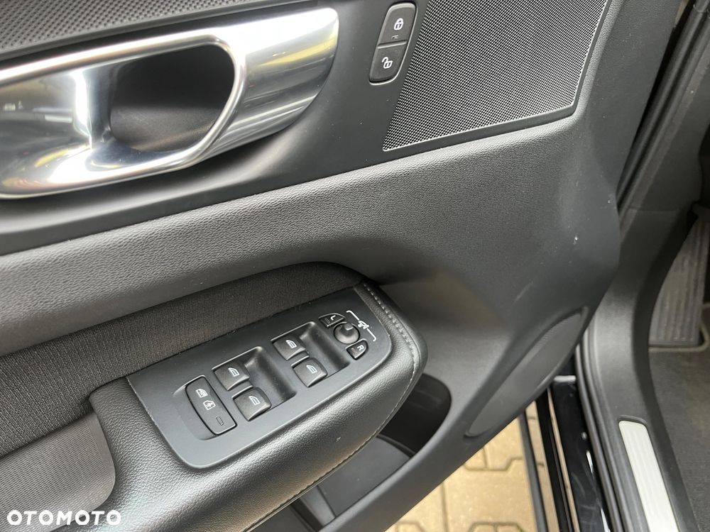 Volvo XC 60 D4 AWD Momentum - 12