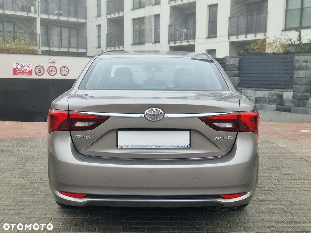 Toyota Avensis 1.6 Premium - 6