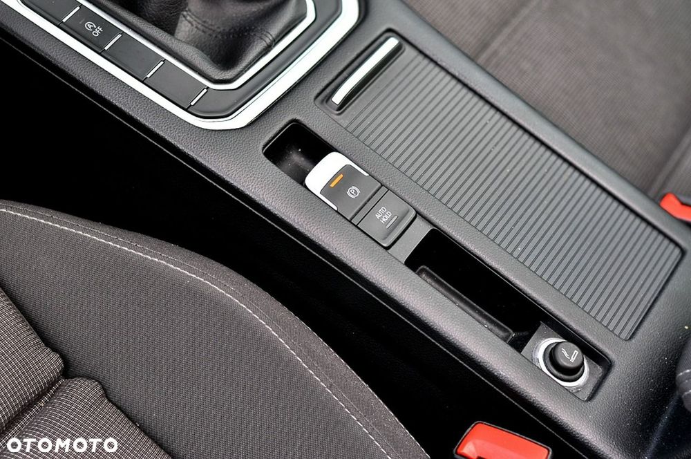 Volkswagen Passat - 13