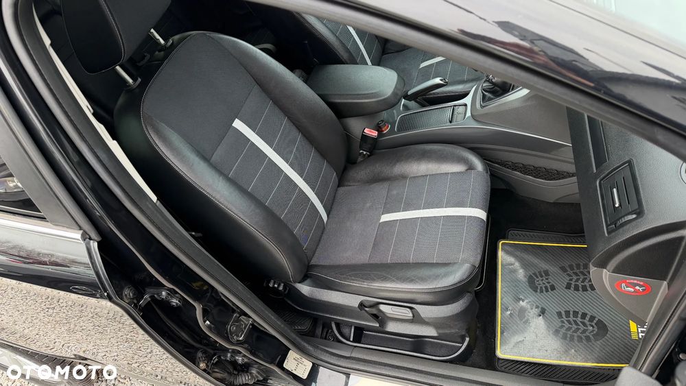 Ford Kuga 2.0 TDCi 2x4 Titanium - 34