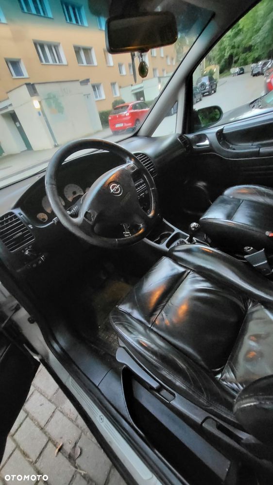 Opel Zafira - 2