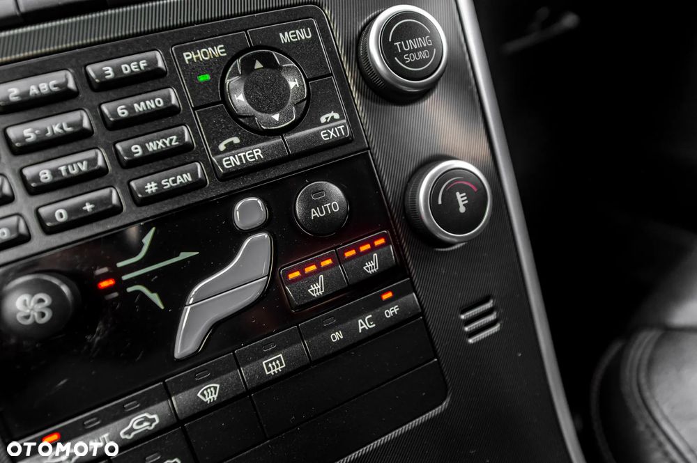 Volvo XC 60 D5 AWD RDesign - 33