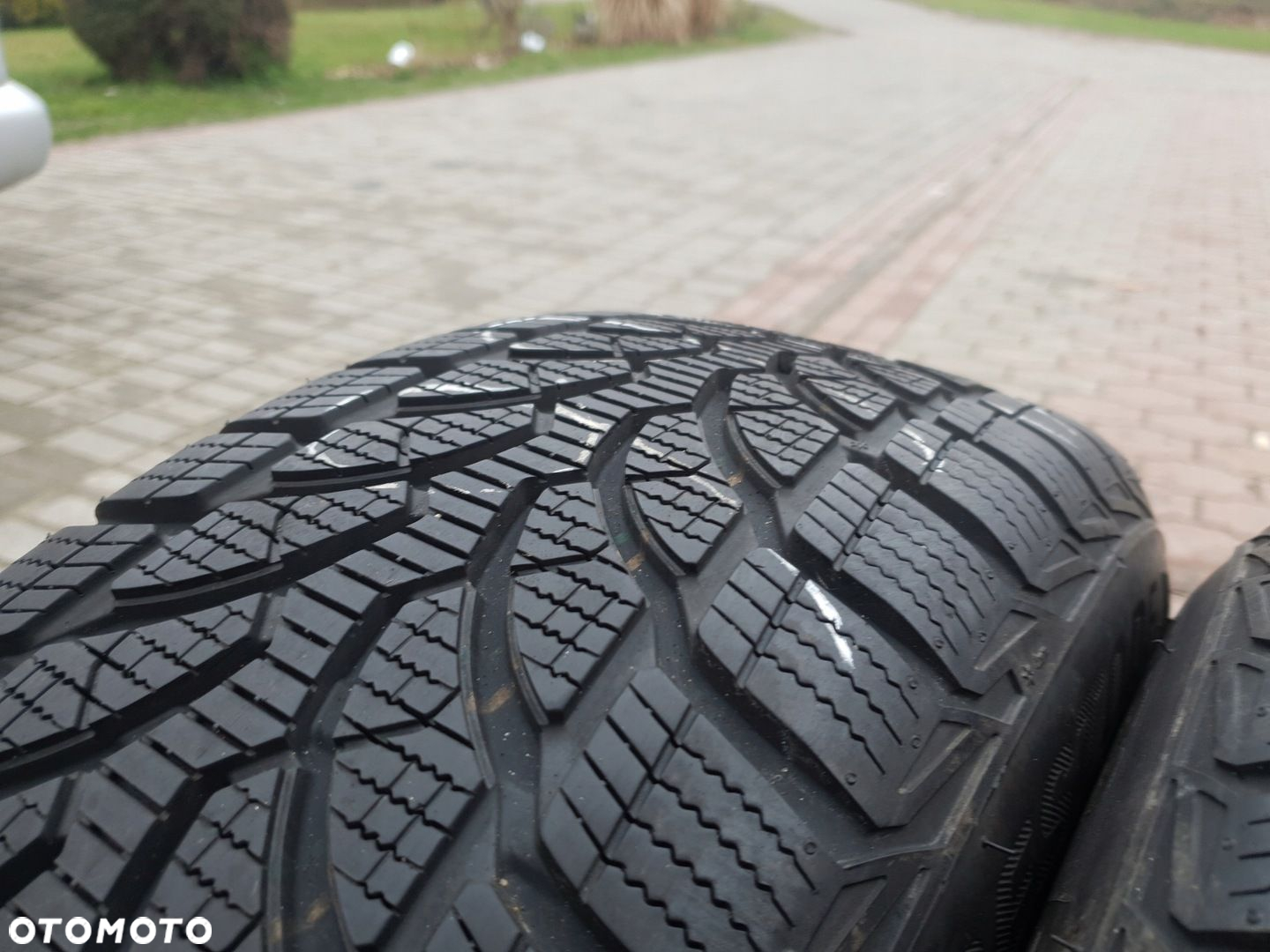 BMW F30 F31 E90 E91 E92 5x120 IS31 205/60R16 92H - 4