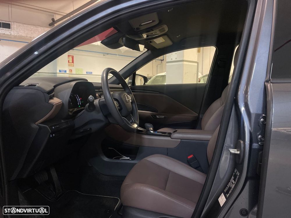 Lexus LBX Elegant - 12