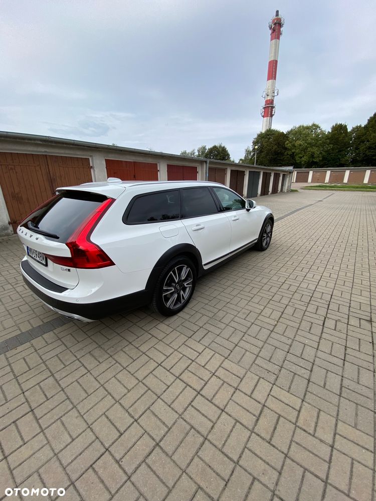 Volvo V90 Cross Country - 13