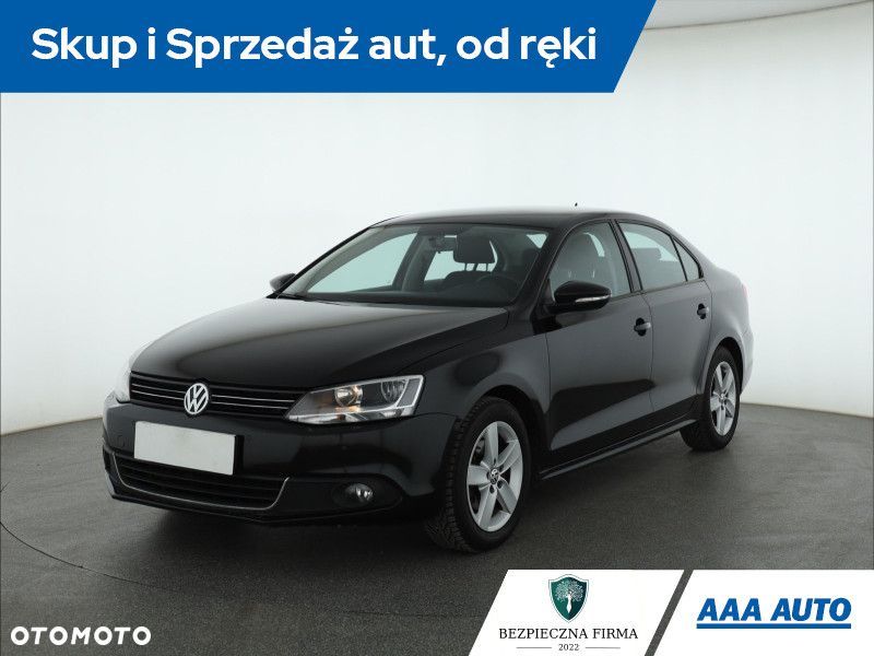 Volkswagen Jetta - 2