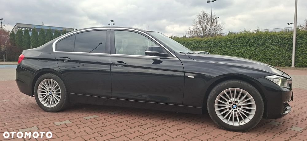 BMW Seria 3 320d xDrive Luxury Line - 11