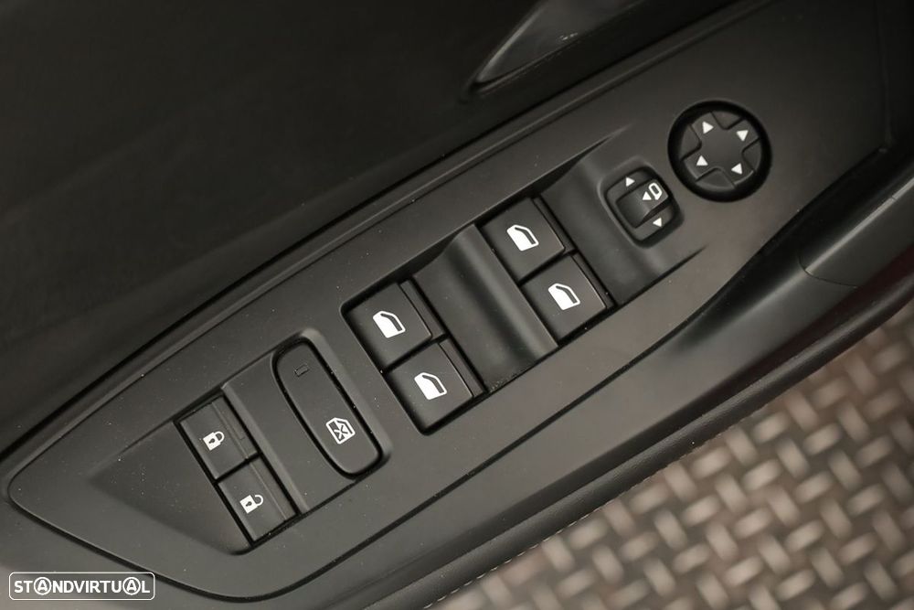Peugeot 408 1.6 Hybrid Allure e-EAT8 - 20