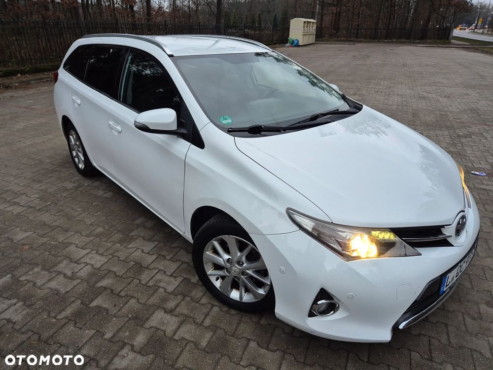 Toyota Auris 1.8 HSD Luna - 14