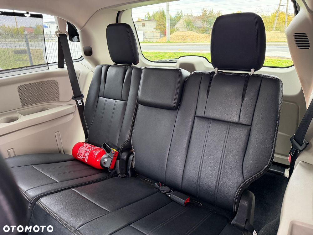Chrysler Town & Country - 24