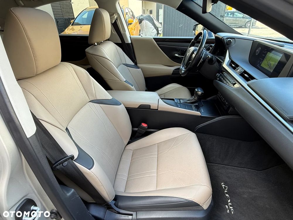 Lexus ES 300h Prestige - 22