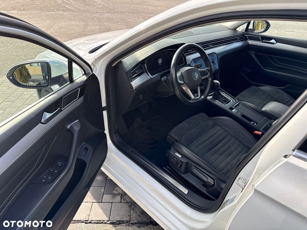 Volkswagen Passat 2.0 TDI SCR DSG 4Motion Elegance - 10