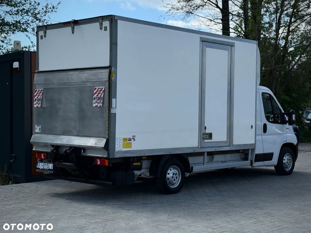 Fiat Ducato 2.3 131KM / Kontener 4,2m 8EP + Winda Palfinger 750kg / 250.476KM PRZEBIEG / 2019 ROK PRODUKCJI / ZAREJESTROWANY W PL / PO PRZEGLĄDZIE UDT / GOTOWY DO PRACY ! - 7