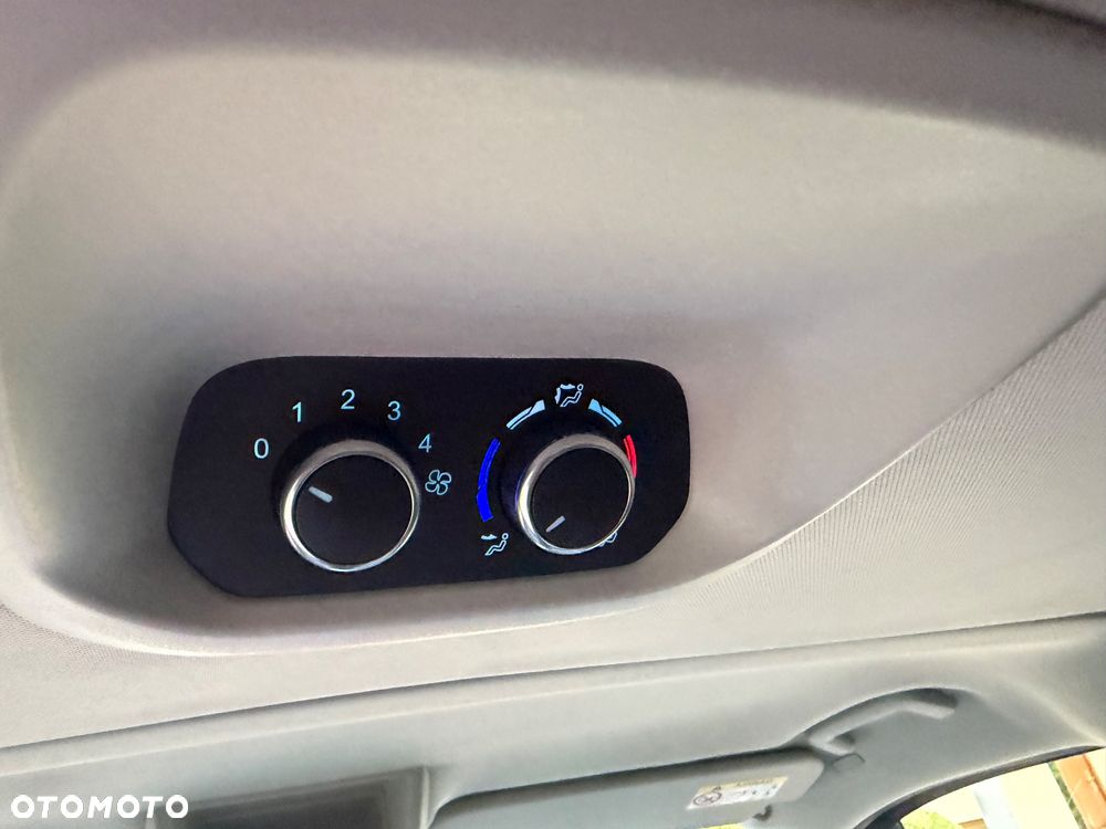 Ford Tourneo Custom 2.0 EcoBlue L1 Titanium - 37