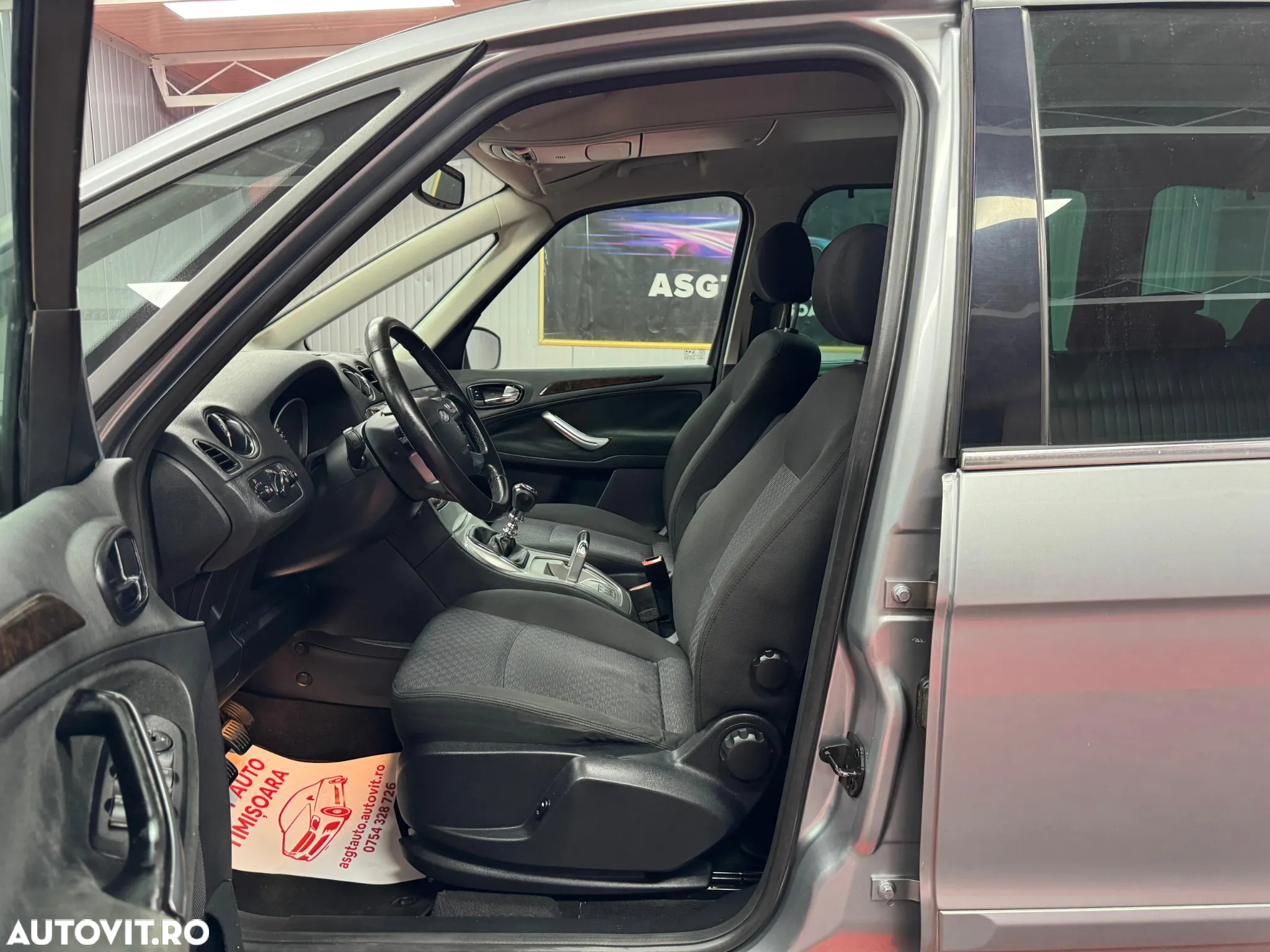 Ford Galaxy 2.0 TDCi Ghia - 11