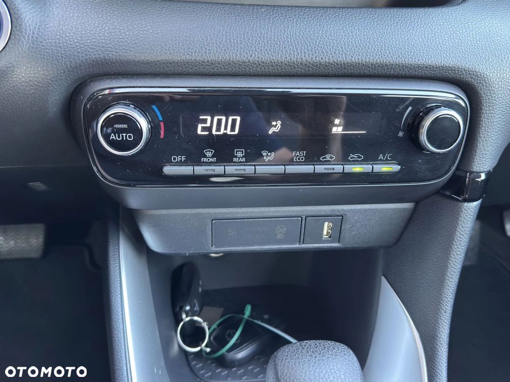 Toyota Yaris Hybrid 1.5 Premiere Edition - 19