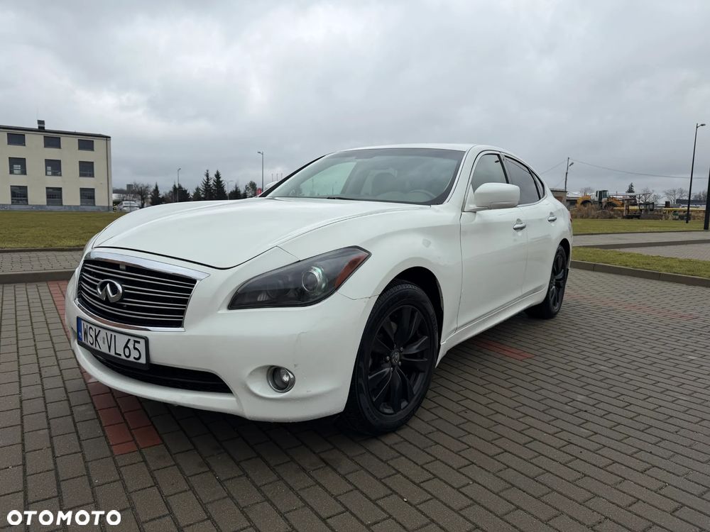 Infiniti M - 1