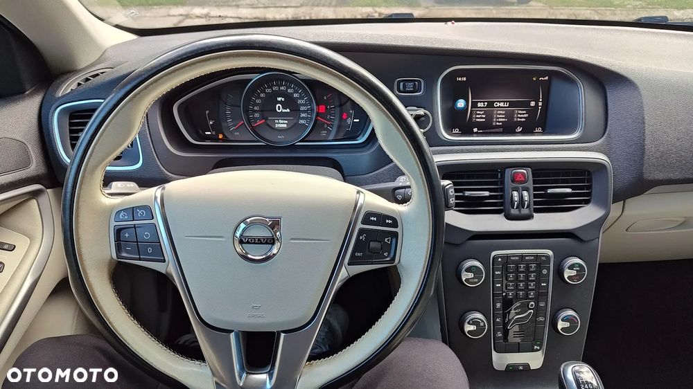 Volvo V40 D2 Drive-E Momentum - 28