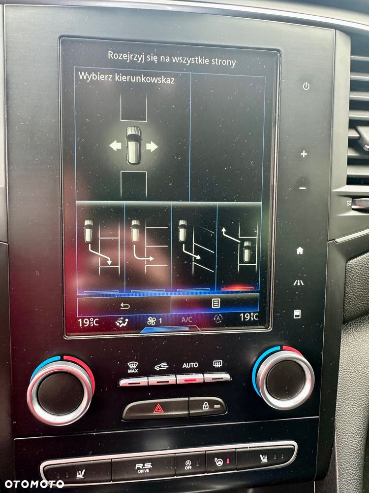 Renault Megane ENERGY TCe 205 EDC GT - 10