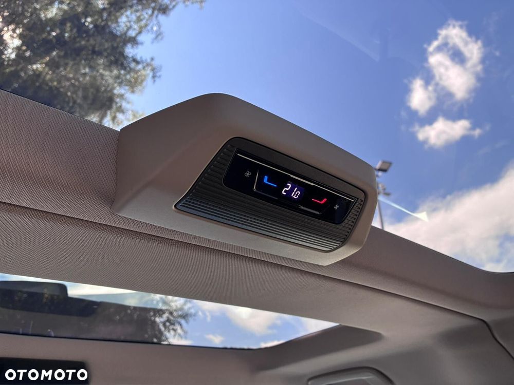 Volkswagen Multivan - 12