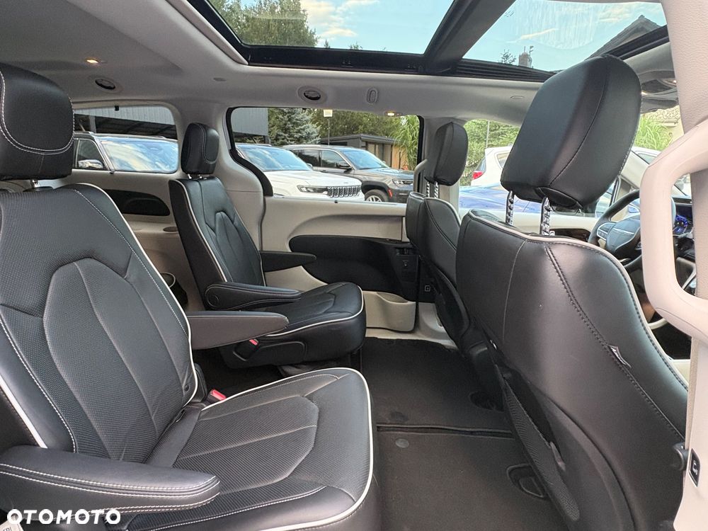 Chrysler Pacifica - 17