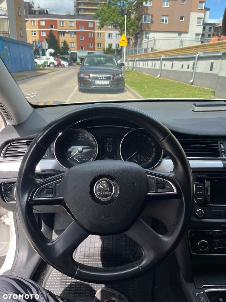 Skoda Superb 2.0 TDI Elegance DSG - 25