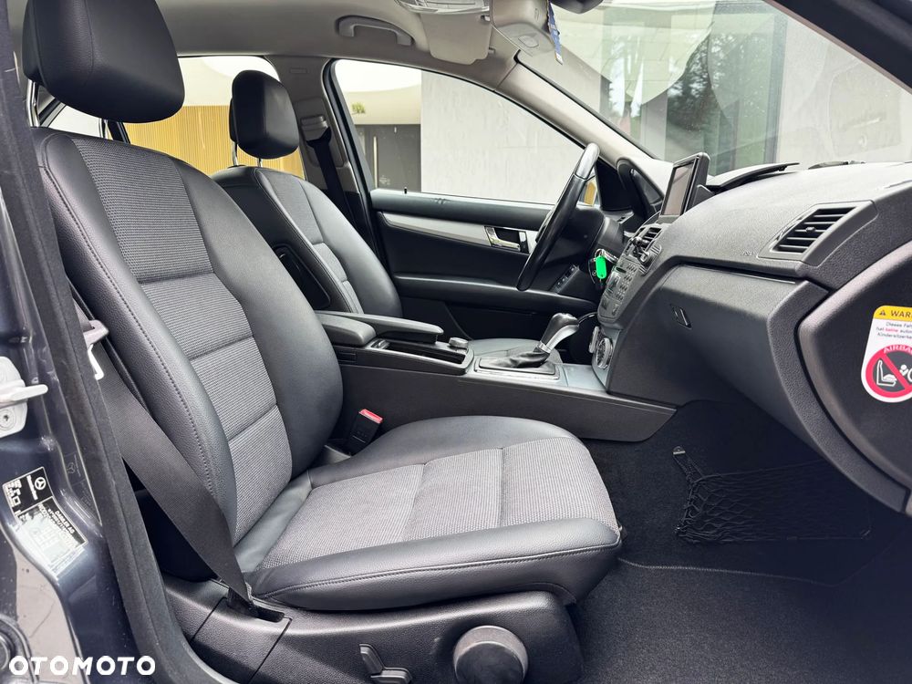 Mercedes-Benz Klasa C 250 CGI Automatik BlueEFFICIENCY Avantgarde - 36