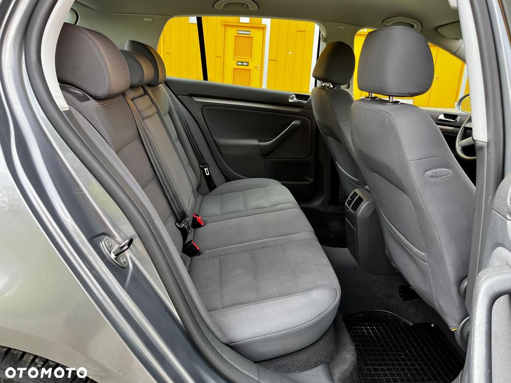Volkswagen Golf - 8