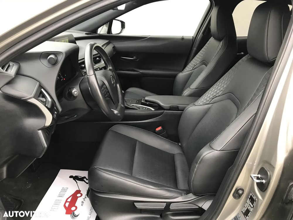 Lexus UX 250h (E-FOUR) Business Edition - 13