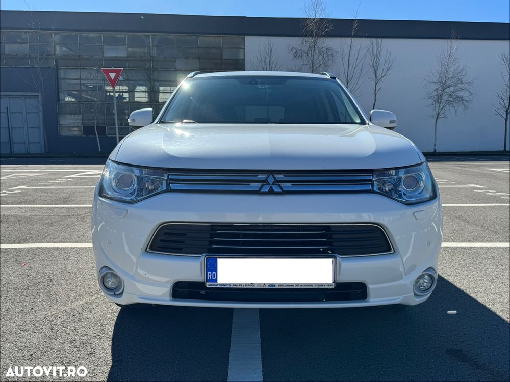 Mitsubishi Outlander - 2