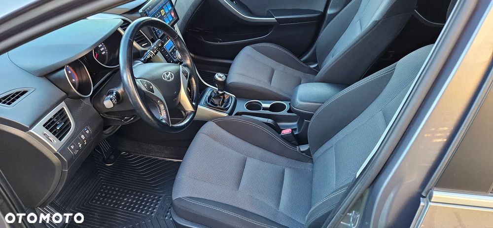 Hyundai i30 1.6 CRDi Fifa World Cup Edition - 12