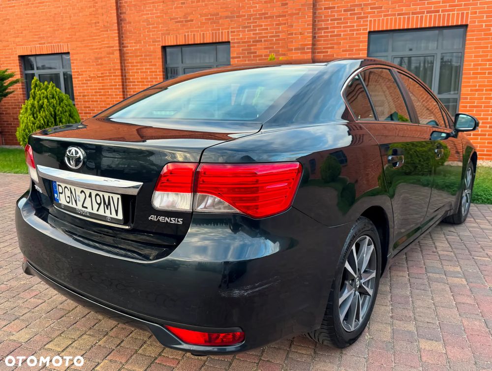 Toyota Avensis 1.6 Premium - 19