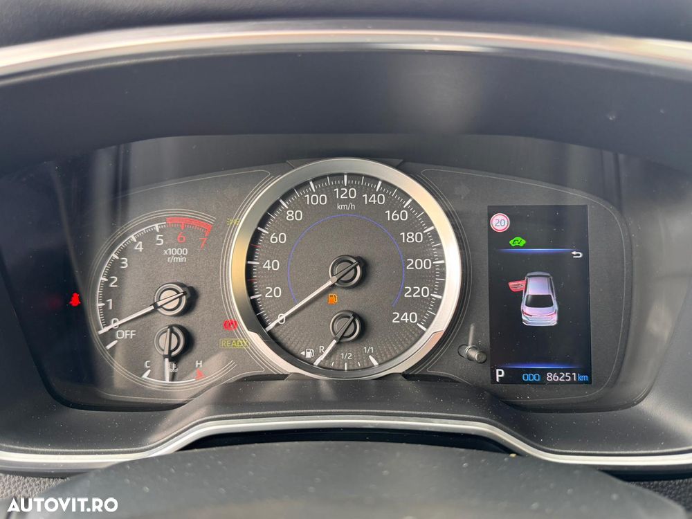 Toyota Corolla 1.8 HSD Business - 18