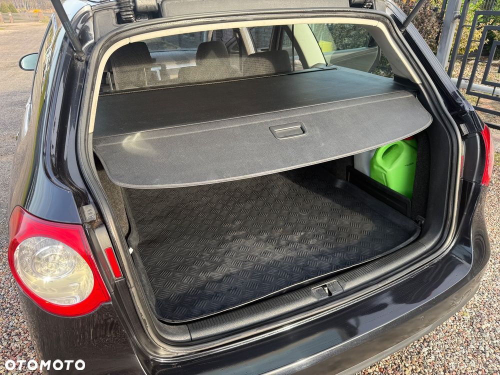 Volkswagen Passat 1.6 TDI Comfortline - 27