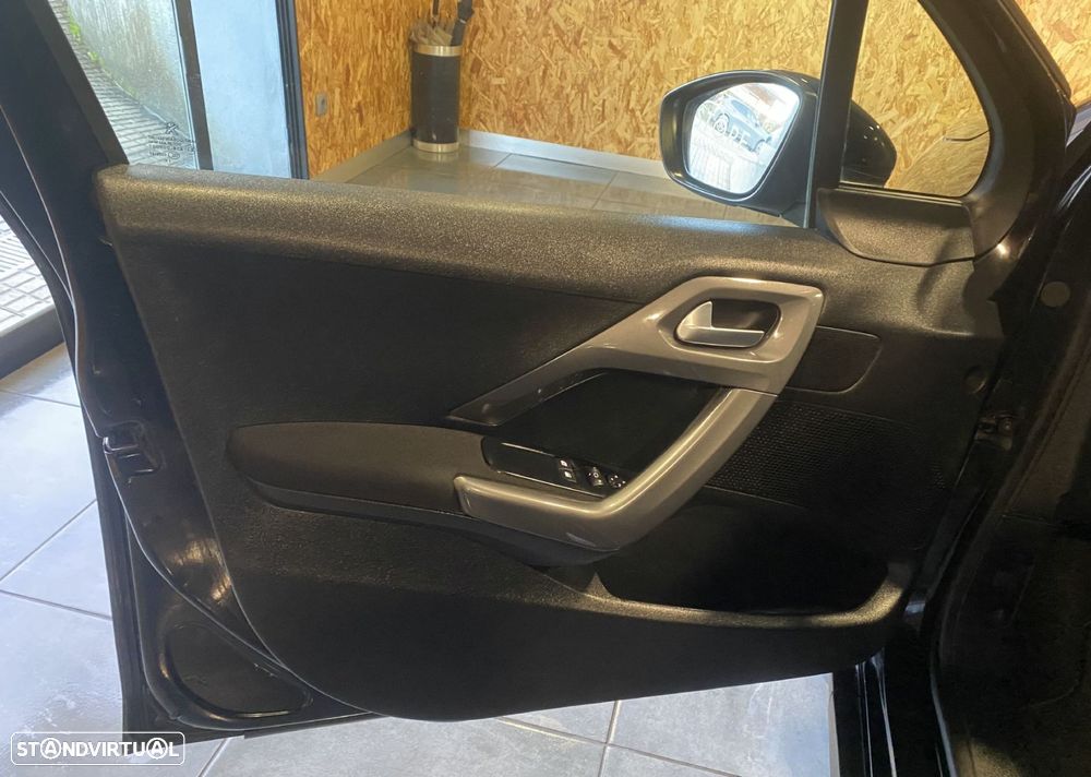 Peugeot 2008 1.5 BlueHDi Style - 27