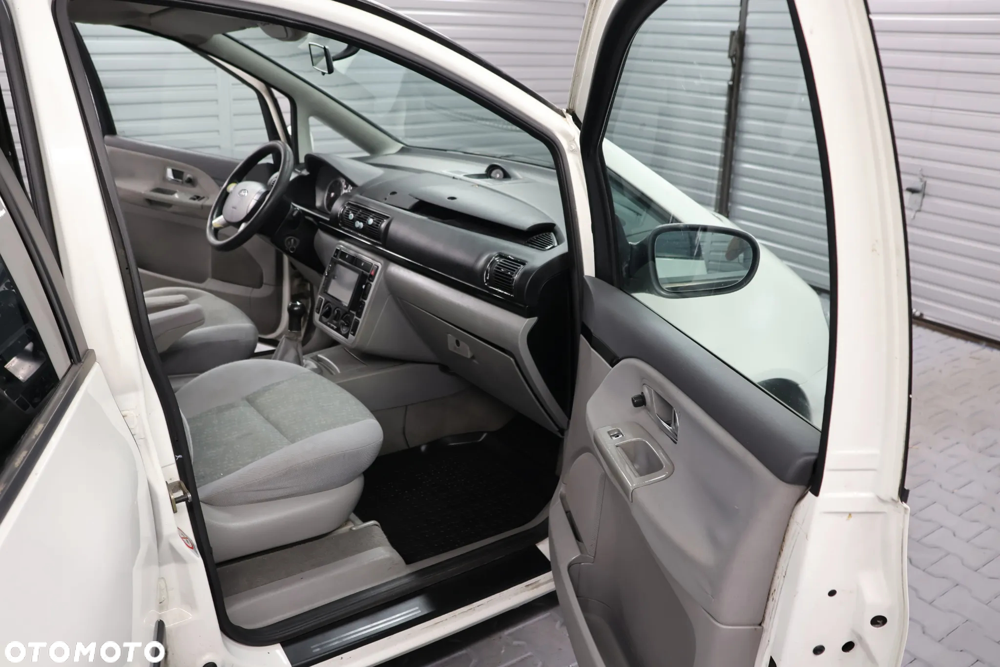 Ford Galaxy 1.9 TDI Ambiente - 11