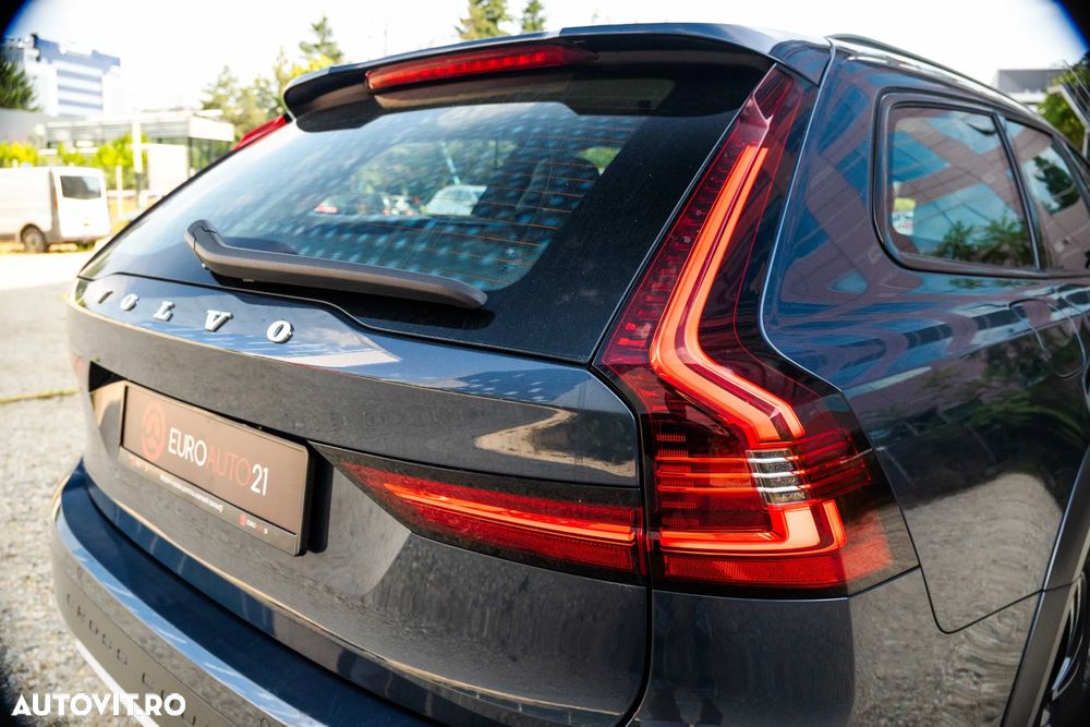 Volvo V90 V90CC B5 MHEV AT AWD Core - 36