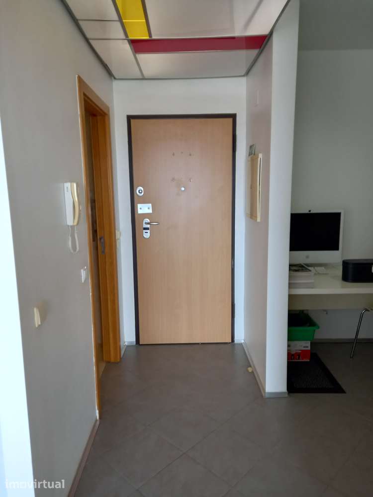 Apartamento T1 com varanda e piscina em Portimão - Grande imagem: 2/11