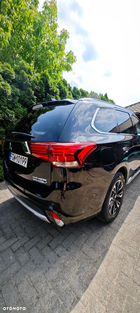 Mitsubishi Outlander Instyle NAVI + - 21